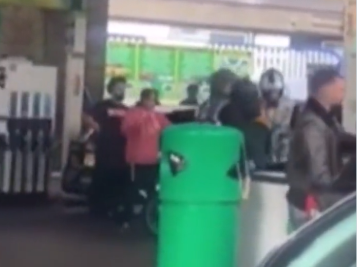 VIDEO: Britanci se tuku na pumpama zbog nestašice GORIVA