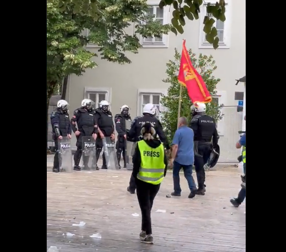 Rabrenović: Cetinjanin uhapšen zbog crnogorske zastave