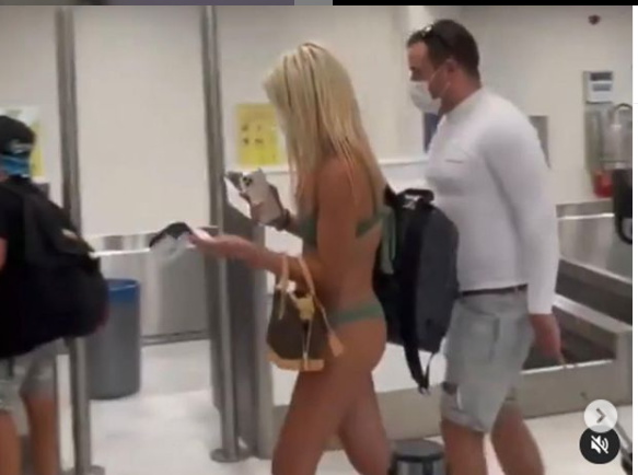 Prošetala aerodromom u bikiniju, nastao haos (VIDEO)