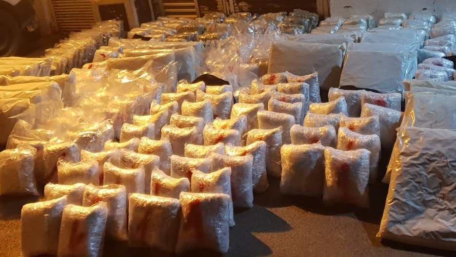 U Baru uhapšene dvije bezbjednosno interesantne osobe zbog 352,7 kilograma marihuane