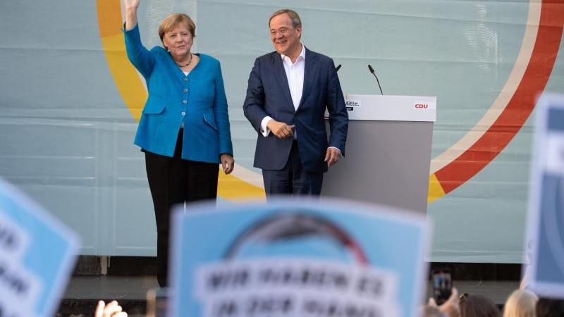 Izbori u Njemačkoj: Angela Merkel pozvala Njemce da glasaju za Lašeta