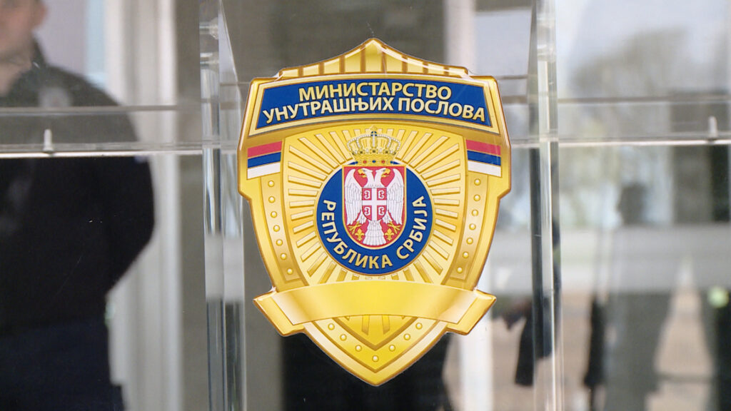 MUP Srbije: Ne postoji policija na svijetu koja bi licu za koje se sumnja da ima oružje prišla bez ličnog naoružanja
