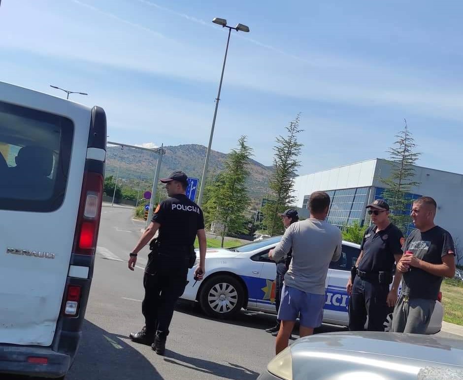 Policija opet blokirala put Podgorica – Cetinje