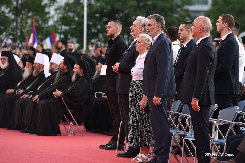 Zvižduci za Krivokapića