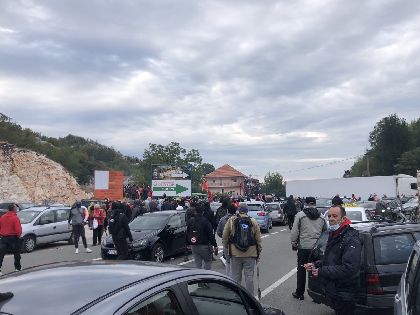 Grupa građana Cetinja: Opsadom Cetinja vlast pokazala da su joj od života građana bitniji nalozi Srbije i Rusije