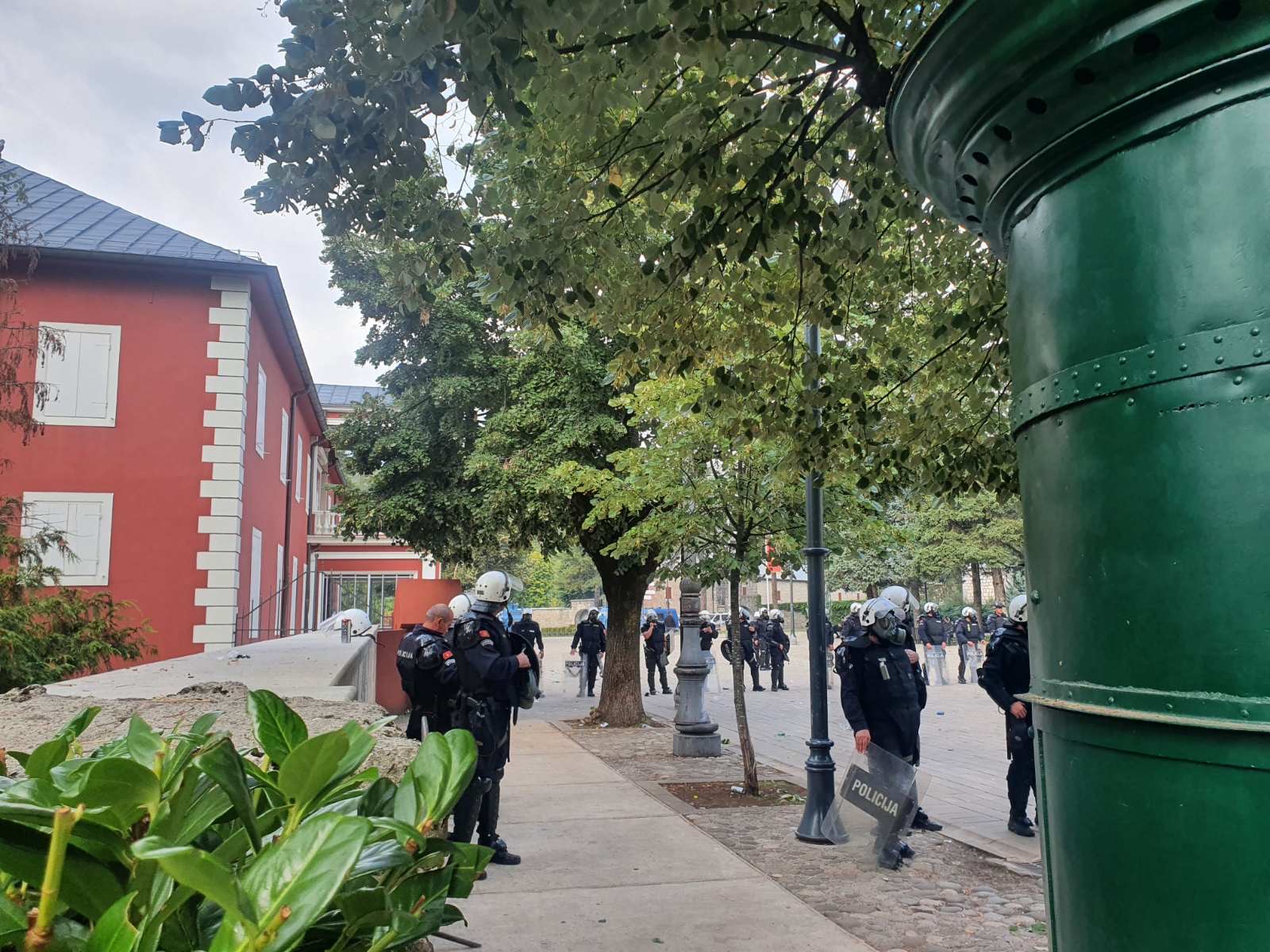 VIDEO: Policija zauzima položaje na Dvorskom trgu za prolaz Joanikija