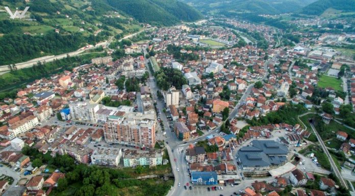 Obezbijeđen kombi prevoz do gradskih škola