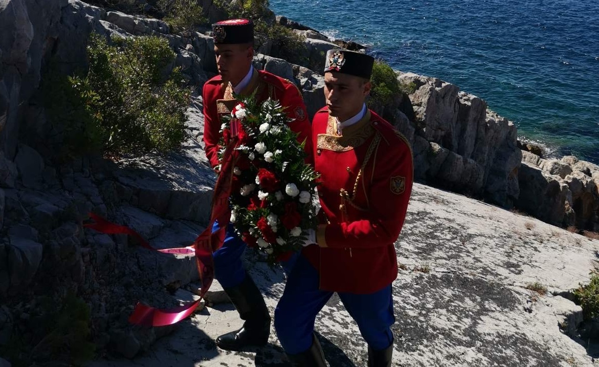 Luštica: Polaganjem vijenaca obilježeno 10 godina od stradanja trojice pripadnika VVCG