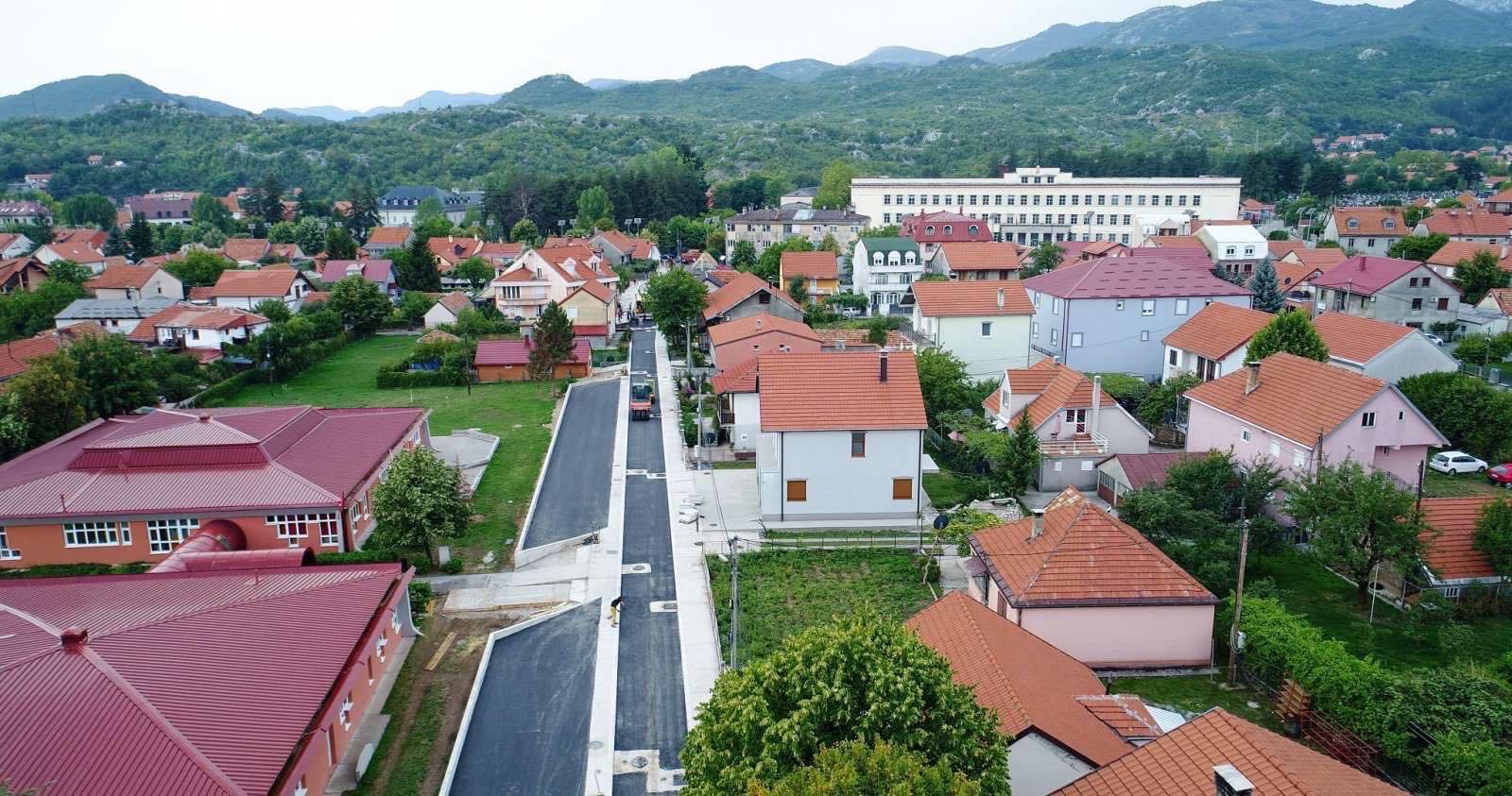 Cetinje: Počelo asfaltiranje rekonstruisane Jabučke ulice