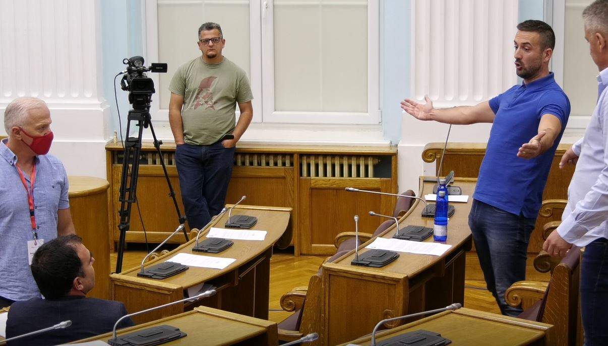 Martinović za Standard: Nijesam napustio sjednicu iz privatnih razloga, odbornik Janković će glasati