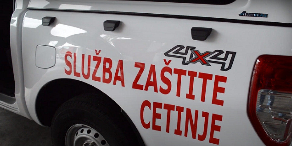Na Cetinju se prevrnuo motor prilikom ulaska u krivinu, teže povrijeđena žena