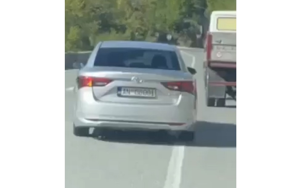 (VIDEO) Vozilo predsjednika Opštine Andrijevica snimljeno da nedozvoljeno pretiče nekoliko puta