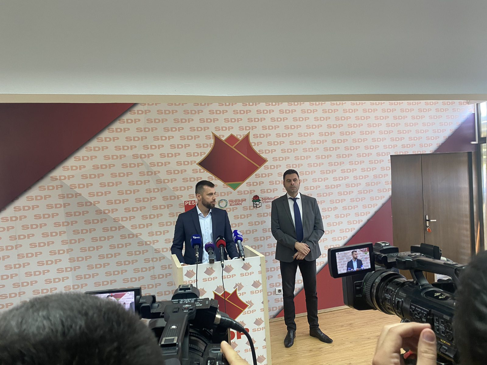 SDP predao rezoluciju o stabilizaciji političkih prilika, Vujović: Rekonstrukcijom Vlade loš model pokušavaju riješiti gorim