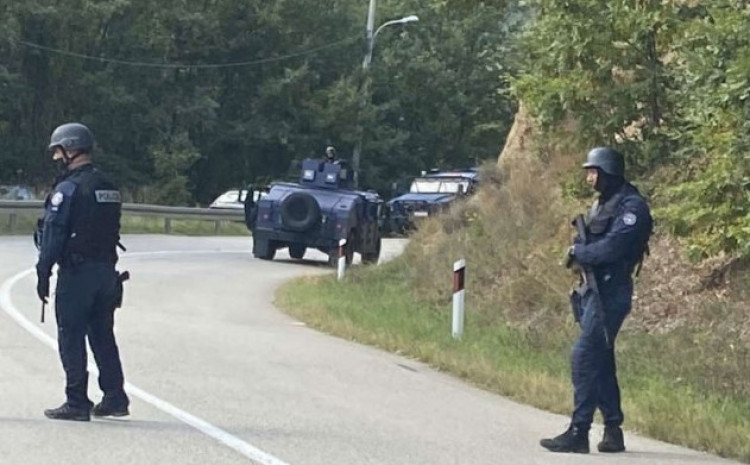 Situacija na sjeveru Kosova i dalje napeta, granice blokirane, Rosu na pozicijama
