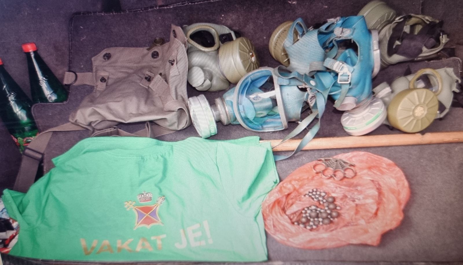 Pronađeno oružje, droga, palica, ručni sprejevi kod osoba koje su navodno išle na protest protiv ustoličenja Joanikija