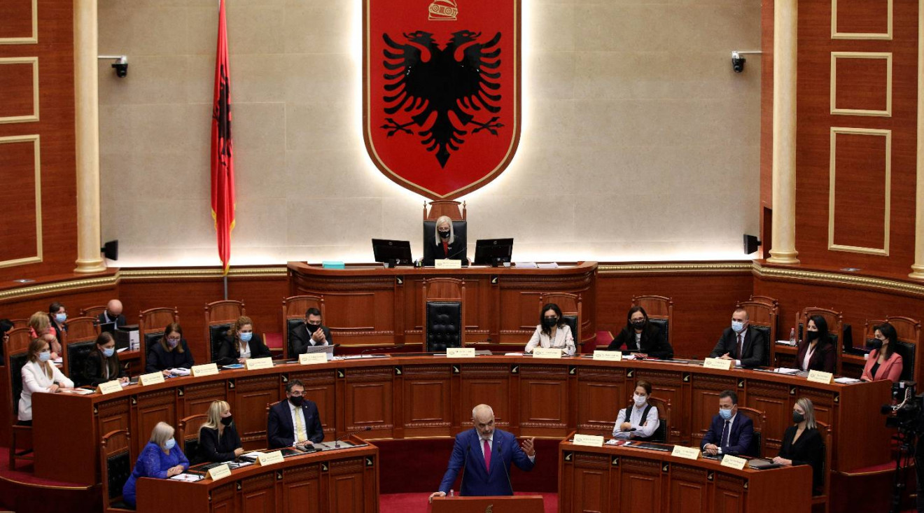 Albanija uvela obaveznu vakcinaciju svih poslanika