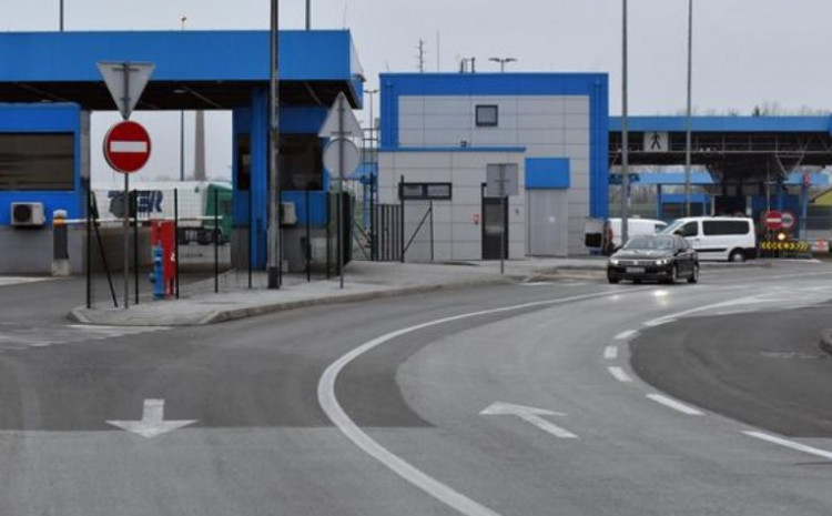 Zbog teglice meda, boce Pelinkovca i pašteta carinice na graničnom prelazu Slavonski Šamac, tražile mito