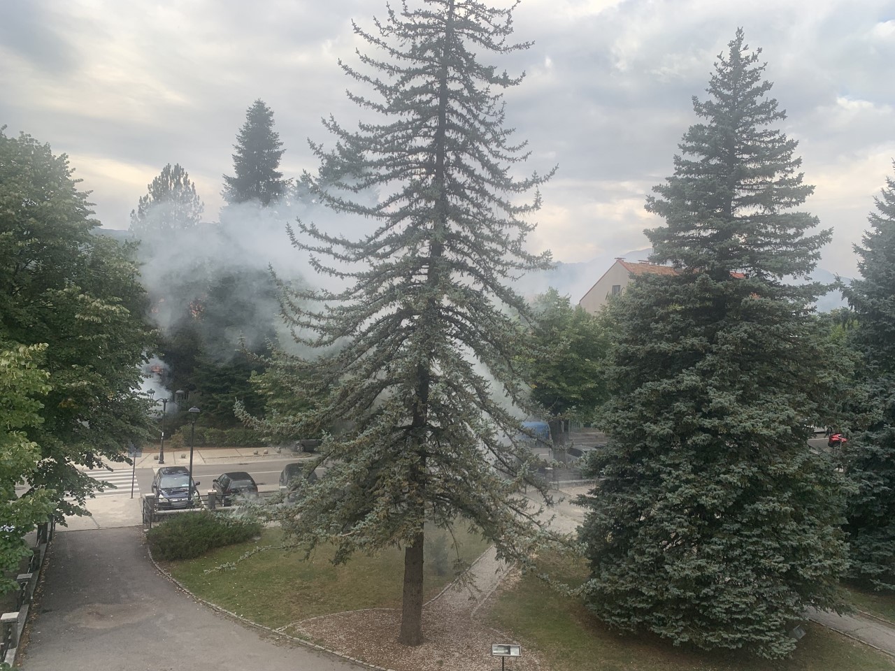 Suzavcem na zgradu Prijestonice