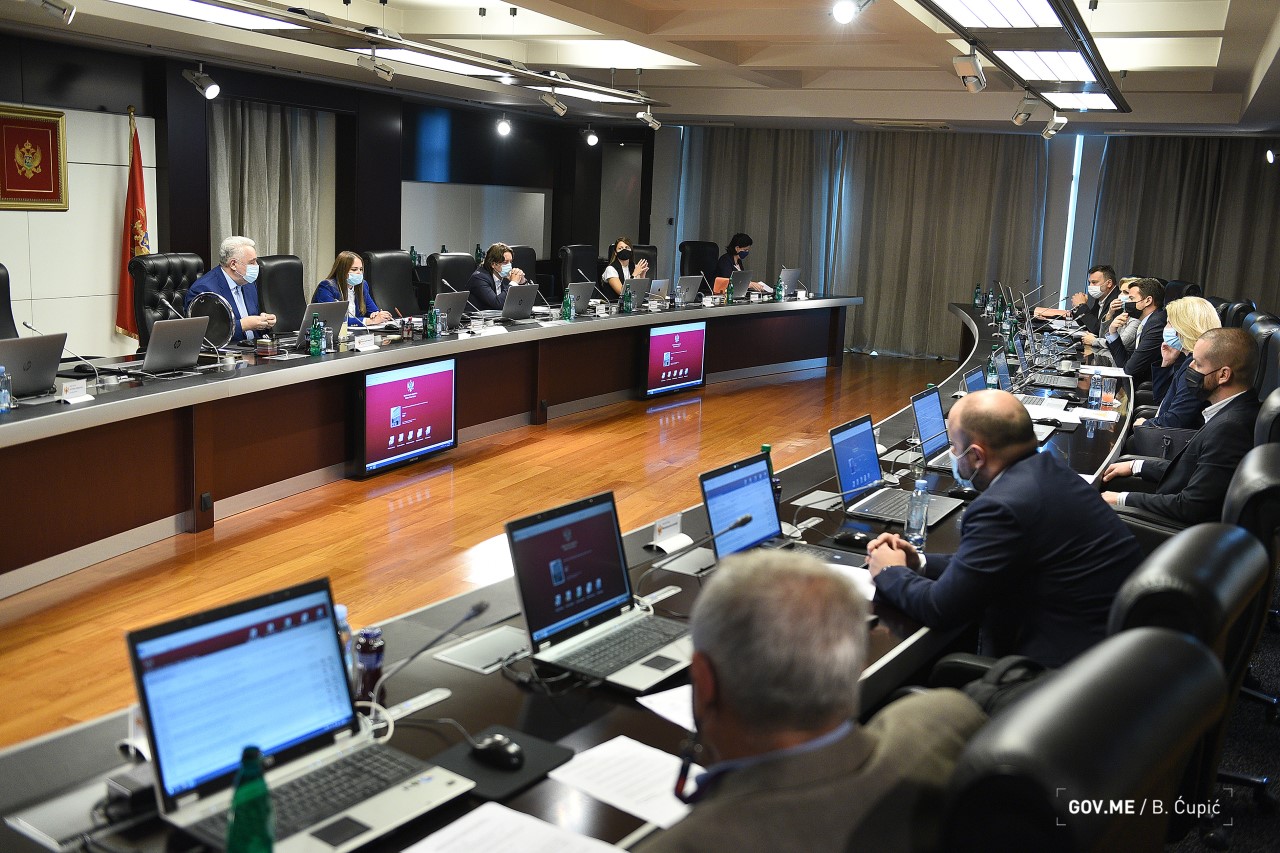 VLADA: Naći način za smanjenje proizvodnje u KAP-u