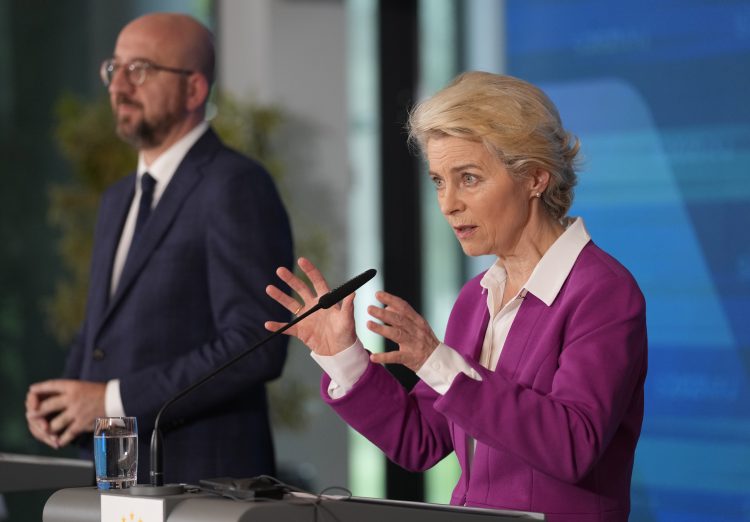 Fon der Lajen: EU izvezla milijardu doza vakcina protiv kovida