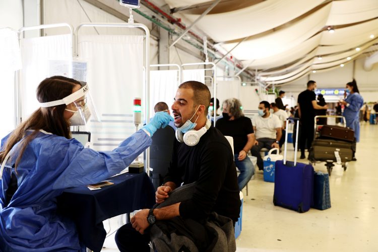 U Izraelu više od 75 odsto novozaraženih koronavirusom čine nevakcinisani