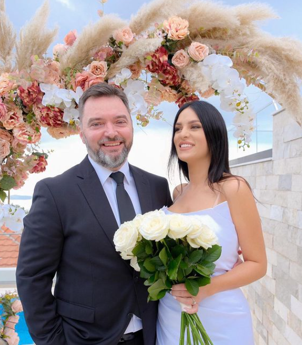 BOSANSKI MINISTAR OŽENIO 17 GODINA MLAĐU LJUBAVNICU nakon skandala: TREĆA SREĆA (FOTO)