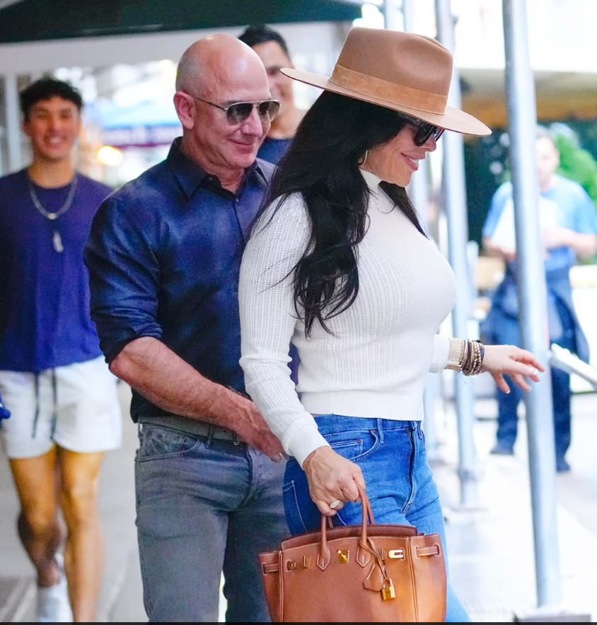 DŽEF BEZOS u ZAGRLJAJU FATALNE CRNKE zbog koje je bivšoj dao 38,3 MILIJARDE dolara (FOTO)
