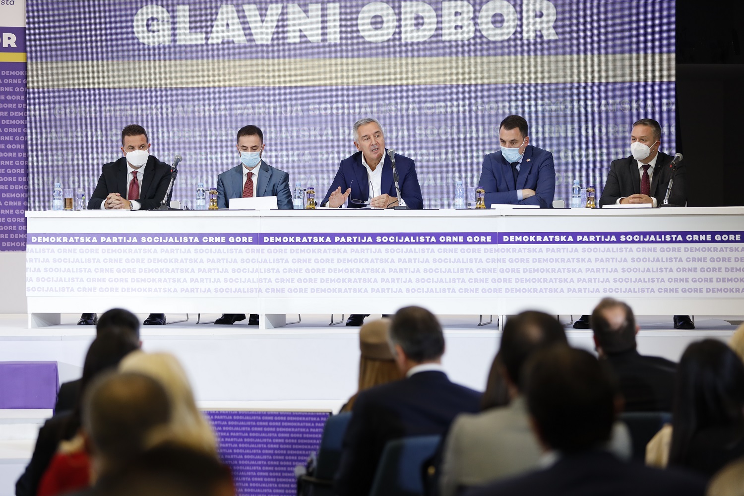Glavni odbor DPS: Nastavak partijskih reformi na lokalnom nivou, usvaja se inovirani model rada, Vlada na izdisaju, Crna Gora sa njom propada