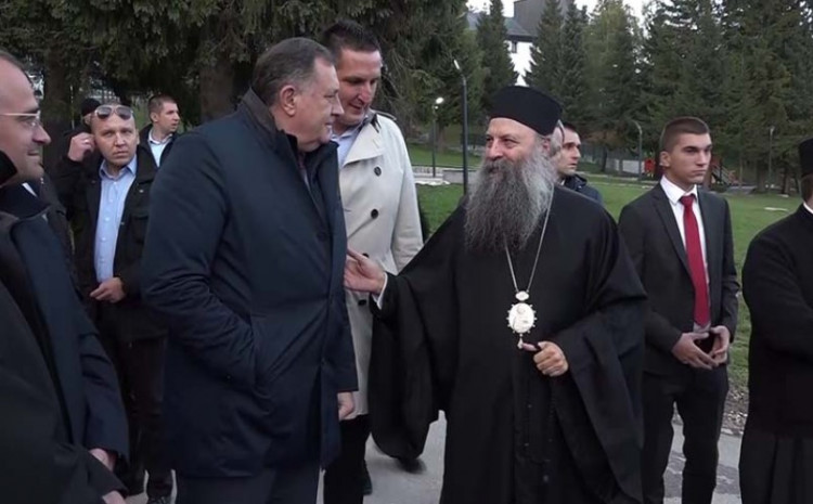 Dodik sinoć u prisustvu patrijarha koristio stari vokabular: – Ajd ne s*ri!