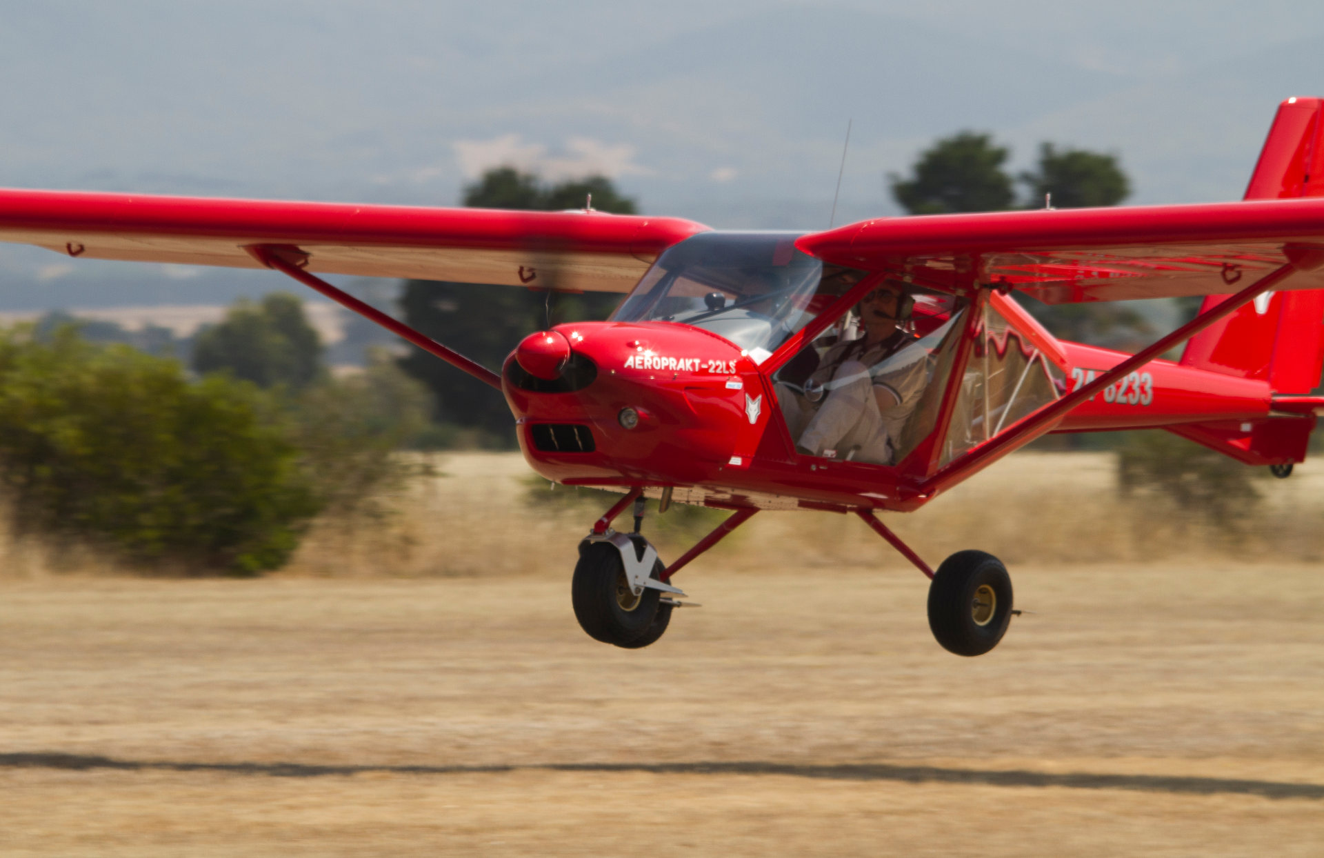Srušio se mali avion kod Moskve, dvije osobe poginule