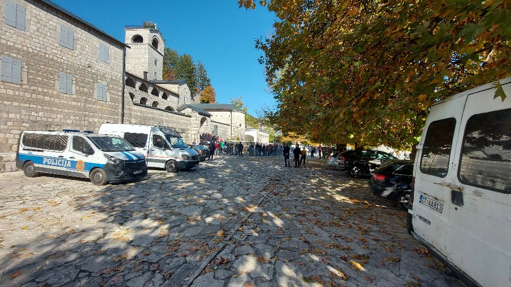 Cetinje: Vjernici CPC Joanikuju poručili da nije dostojan