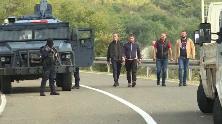 Na prelazima Jarinje i Brnjak više nema barikada