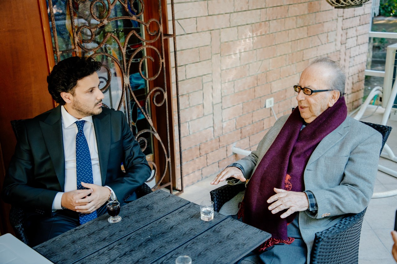 Veliki pisac Ismail Kadare ugostio Abazovića u svome domu