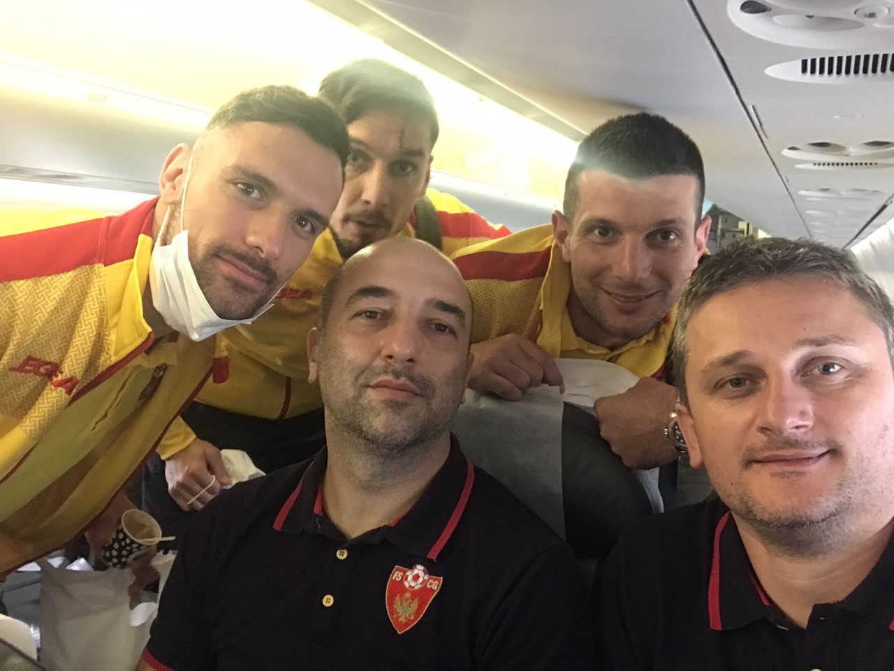 Fudbalska reprezentacija čarterom Air Montenegra putuje na mečeve kvalifikacija za Sp