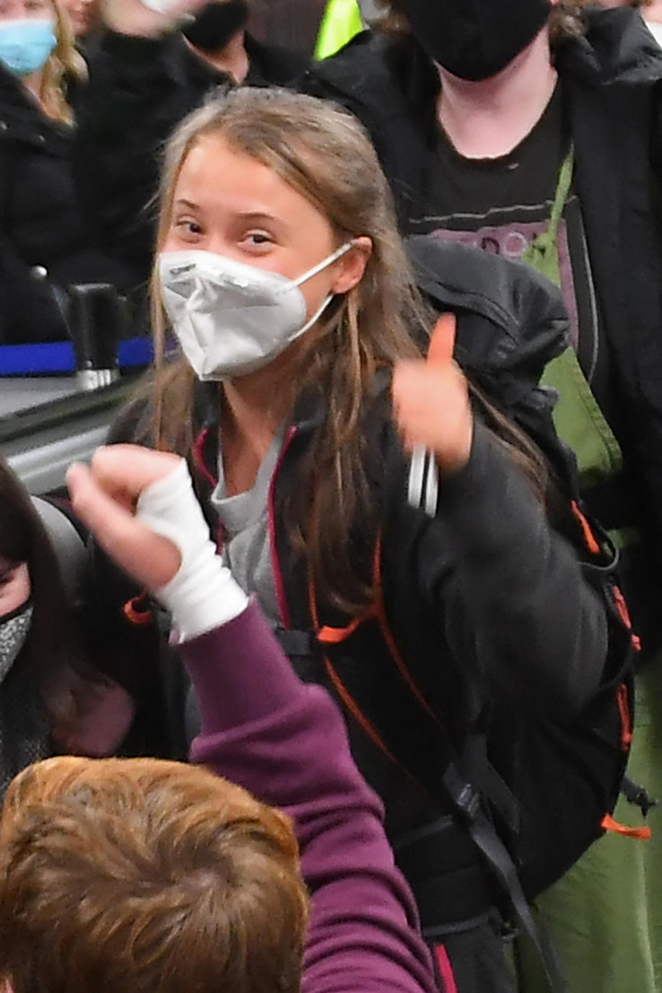 Stotine klimatskih aktivista u Glazgovu, Gretu Tunberg dočekao veliki broj obožavatelja i paparaca