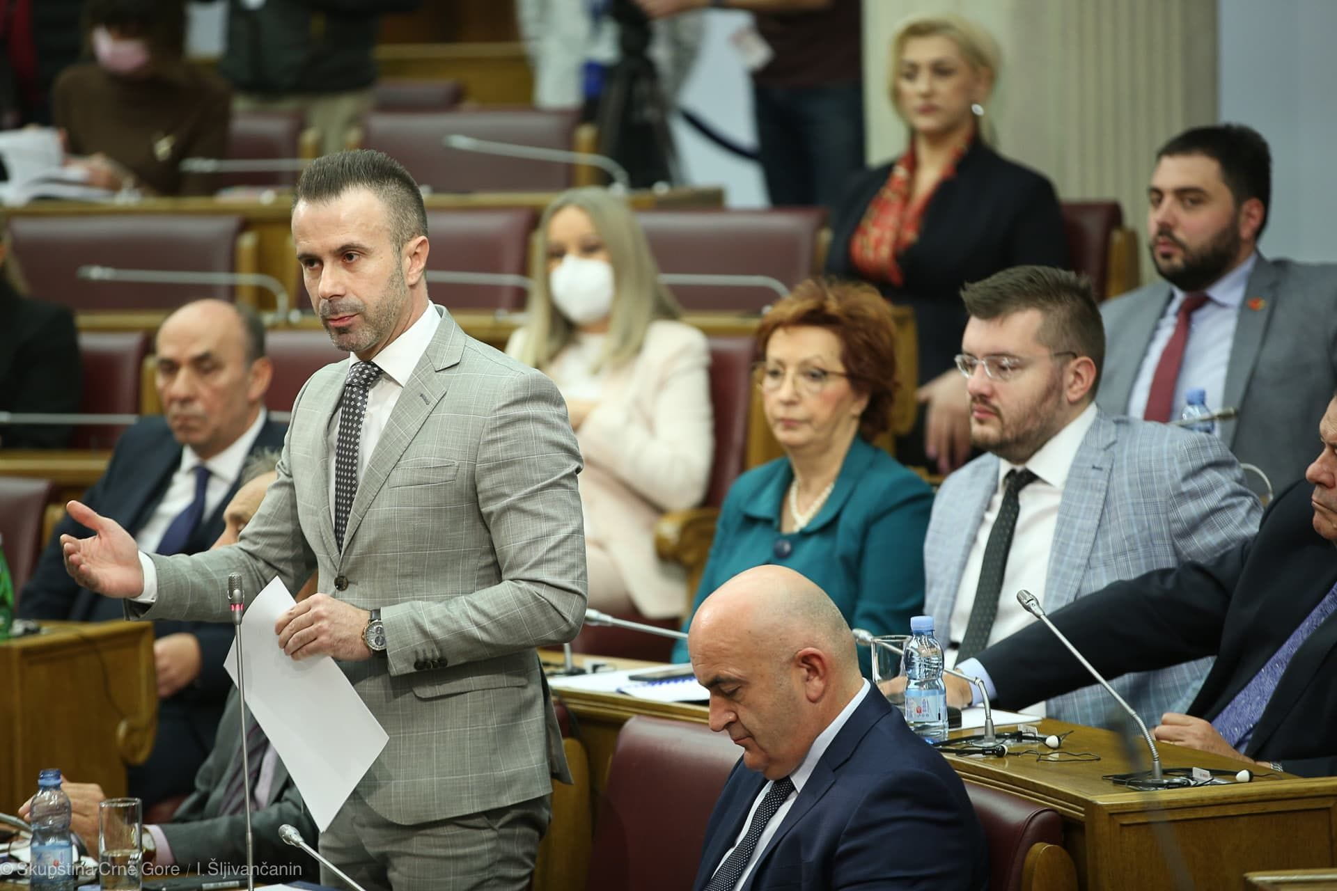 Bogdanović: Ni u afričkim zemljama nema da, pored živog vd predsjednika Skupštine, neko od potpredsjednika saziva sjednicu