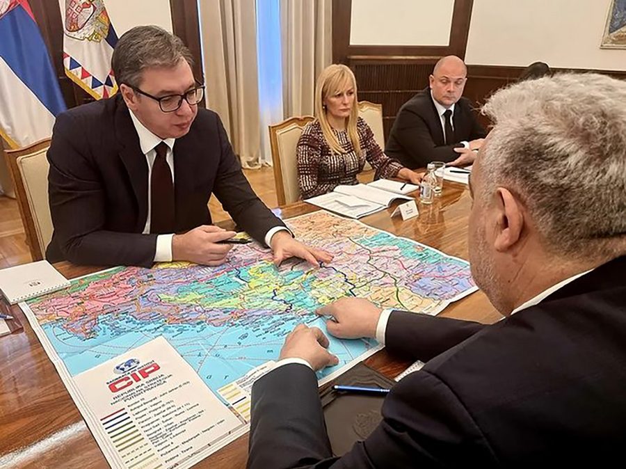 Vučić pred Krivokapića stavio mapu: Putevi glavna tema sastanka