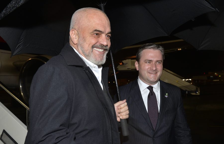 Edi Rama doputovao u Beograd, na aerodromu ga dočekao Selaković