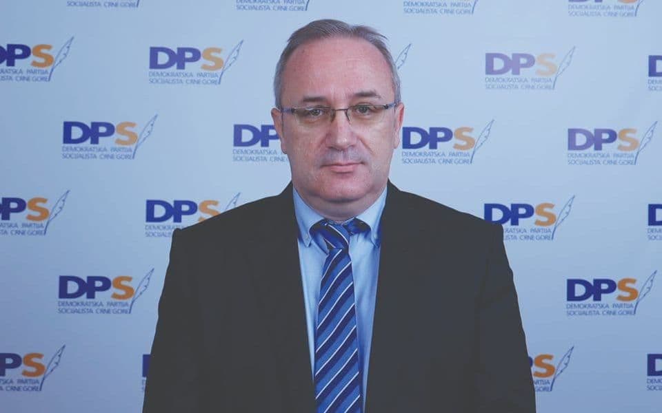 Zvrko: Ogroman broj oboljelih i umrlih od korone vlast maskira obećanjima