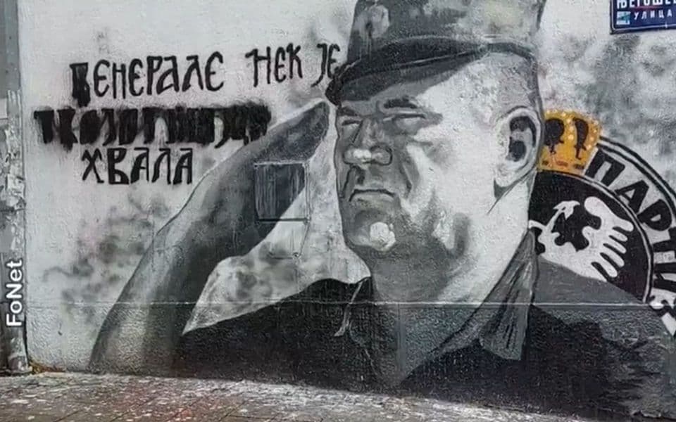 Vulin poslao policiju da brani mural ratnog zločinca Mladića