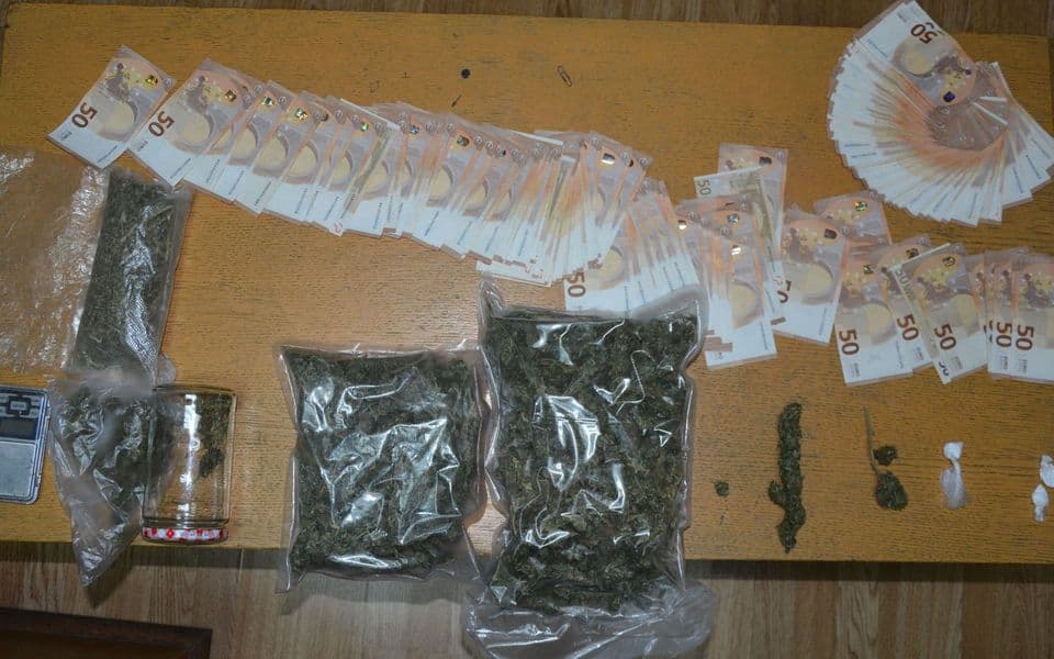 U Baru pronađena droga i 10.000 eura, uhapšen državljanin Srbije