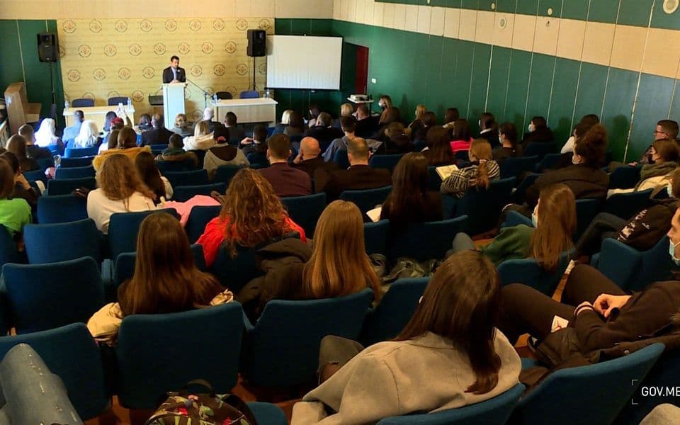 Milatović sa beranskim gimnazijalcima: Ideje mladih će imati podršku Vladu