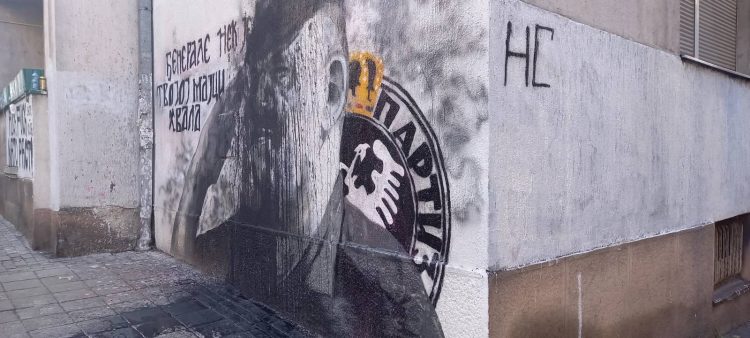 Bačena crna farba na mural Ratku Mladiću