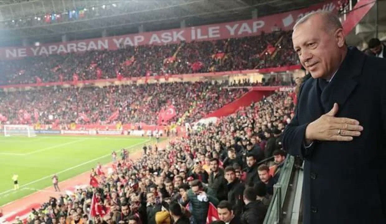 Erdogan stiže u Podgoricu, da gleda meč Turska-Crna Gora sa tribina!