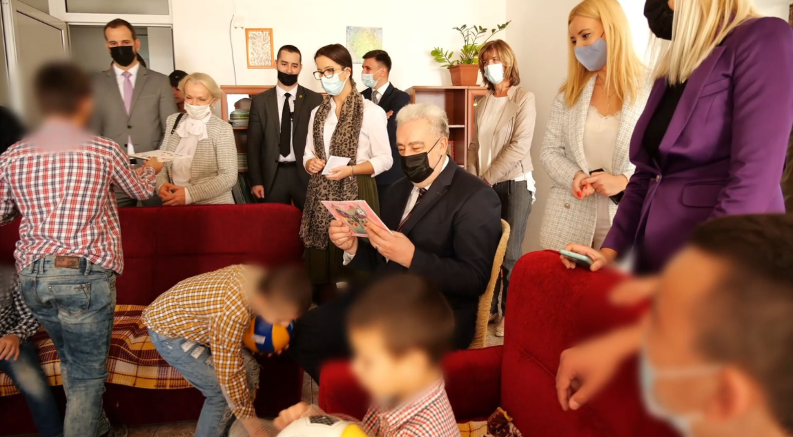 Krivokapić povodom Međunarodnog dana djeteta posjetio Dječji dom „Mladost“ u Bijeloj