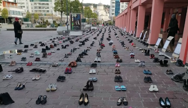 Tužna slika sa Rimskog trga, performans građana zbog epidemiološke situacije