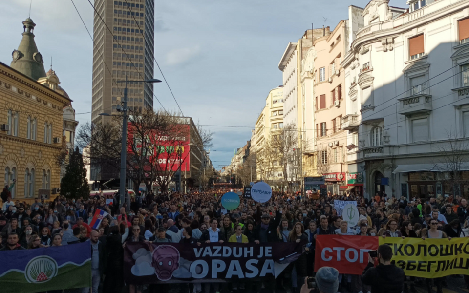 Hiljade građana na protestu „za bezopasan vazduh“ na Terazijama