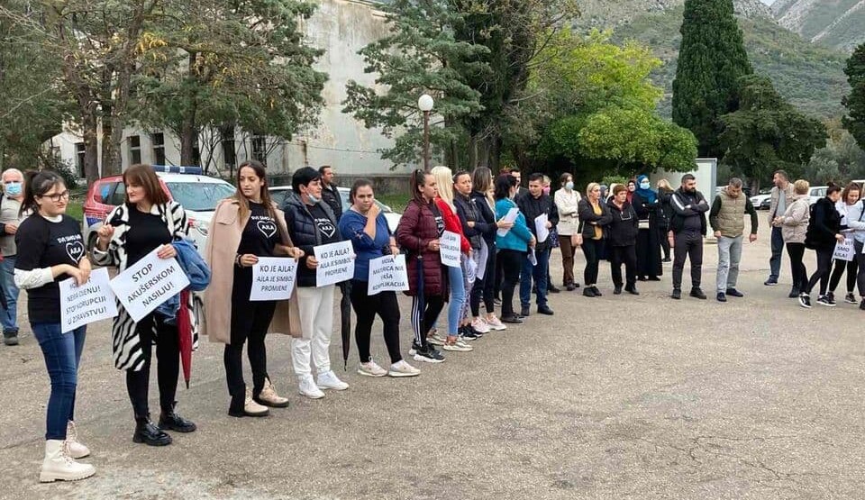 Počeo protest u Baru: Stop akušerskom nasilju