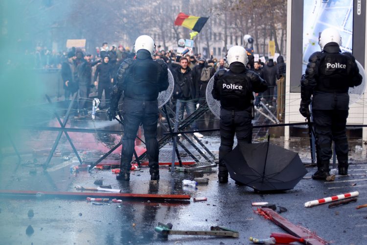Hiljade ljudi u Briselu na protestu protiv antikovid mjera