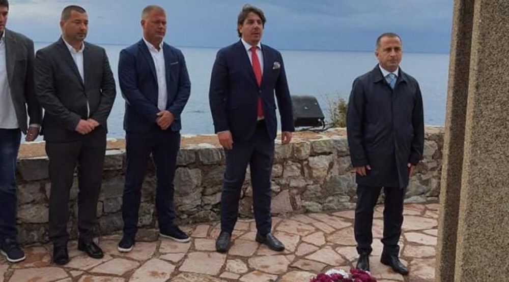 Demokrate položile vijenac povodom Dana Opštine Budva